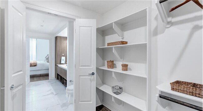 Foto del edificio - 301 W 5th St