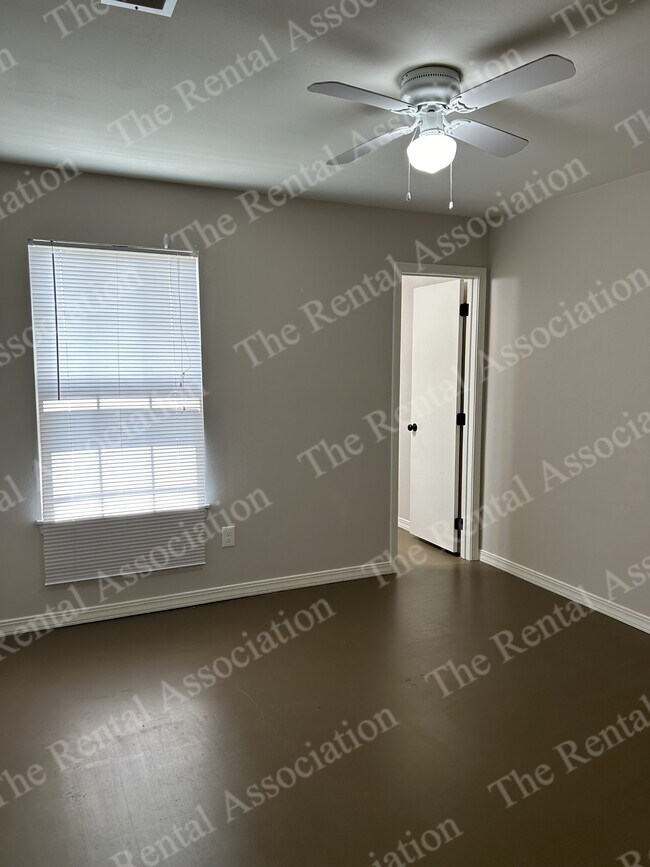 Foto del edificio - 185 Brownlee Rd