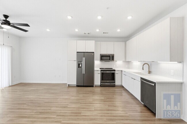 Building Photo - 4802 S Congress Ave