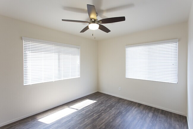 Building Photo - Beautiful 2 Bedroom in Ocean Beach with TW...