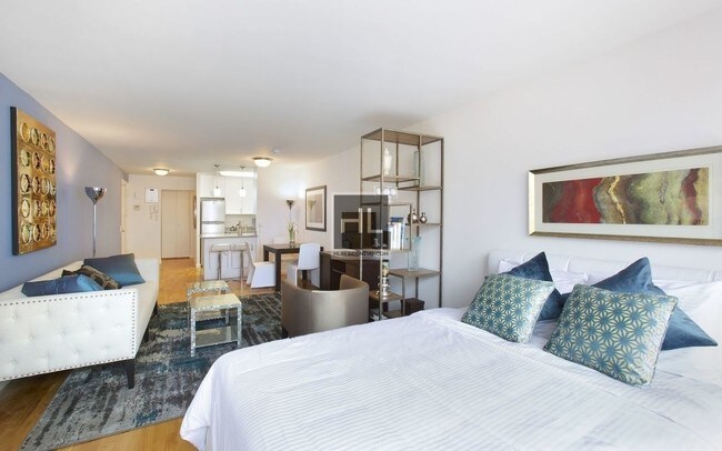 Building Photo - Spacious Studio,  355 South End Ave