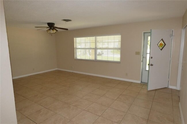 Foto del edificio - 2840 52nd Ln N