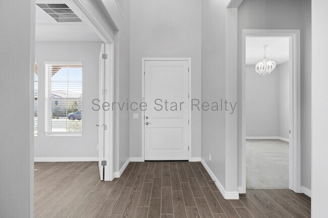 Foto del edificio - 10716 Thatcher Ave