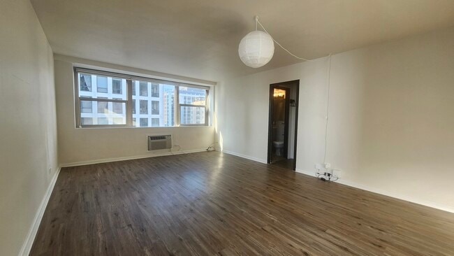 Building Photo - 253 E Delaware Pl