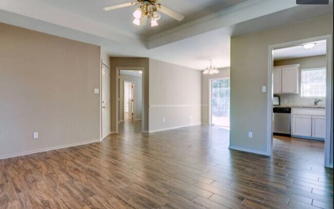 Building Photo - 27 Green Oak Cir