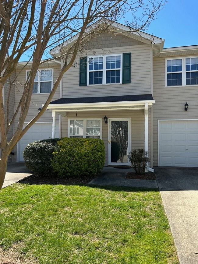 Building Photo - South Asheville - Immaculate 3 Bedroom Tow...