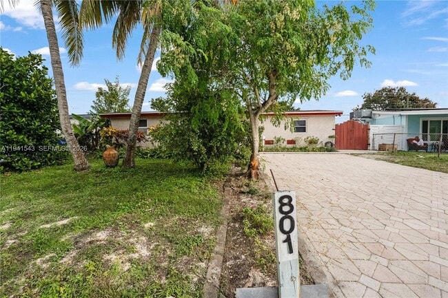 Building Photo - 801 N 70th Ave