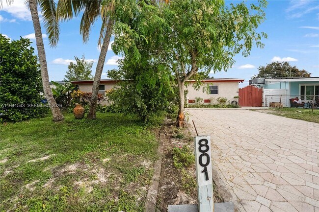 Foto del edificio - 801 N 70th Ave