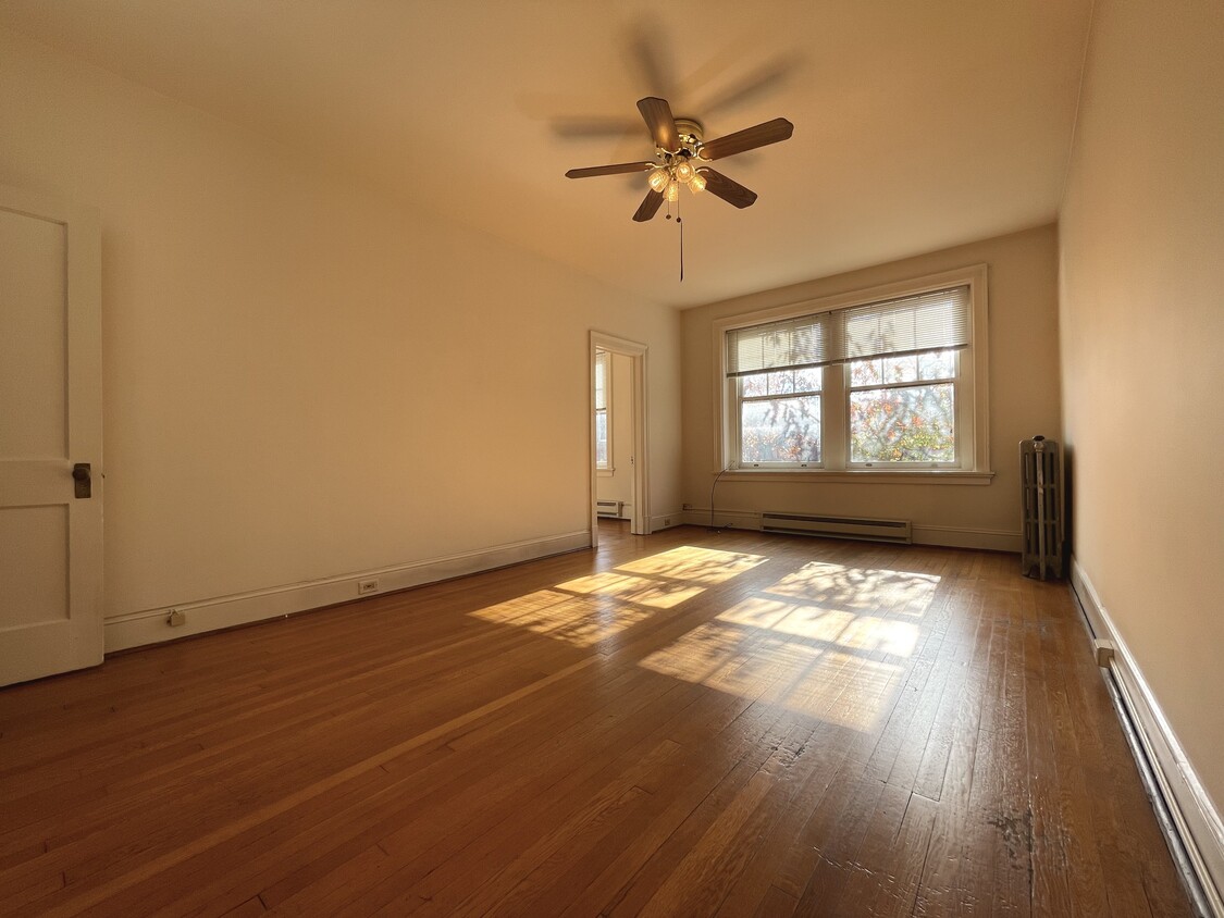 Primary Photo - 11 E Patrick St