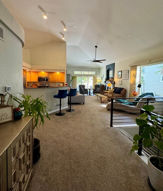 Photo - 1011 S Valentia St House