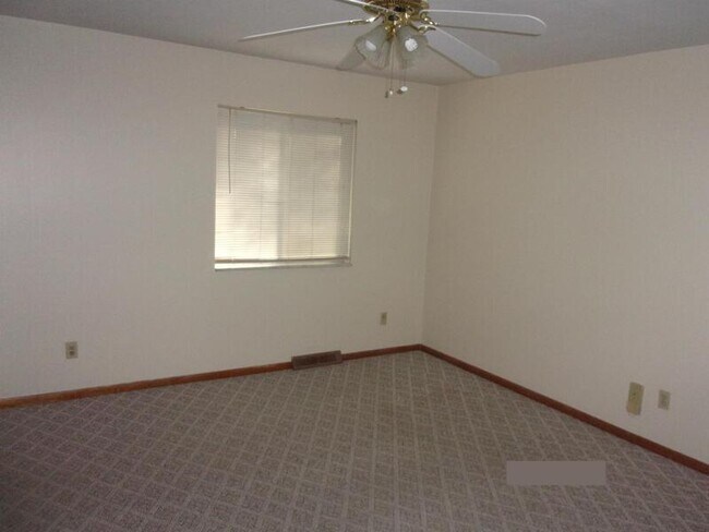 Building Photo - 468 Brentwood Dr
