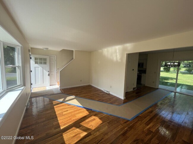 Building Photo - 31 Oakwood Rd