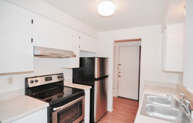 Building Photo - 90 Windward Dr