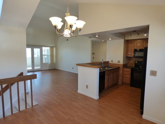 Foto del edificio - $0 DEPOSIT OPTION. TOWNHOME, 2 BED, UPDATE...