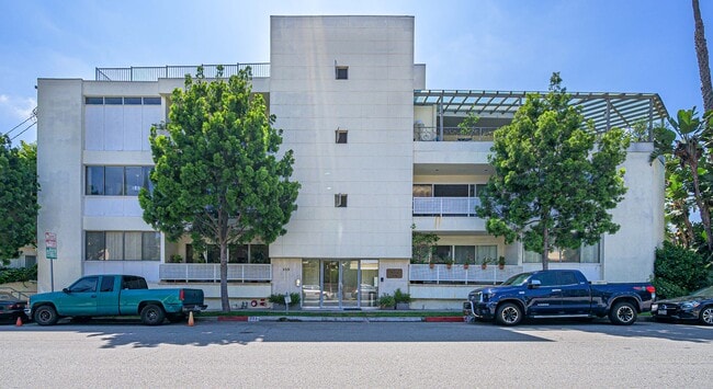 Building Photo - 223 S Lasky Dr