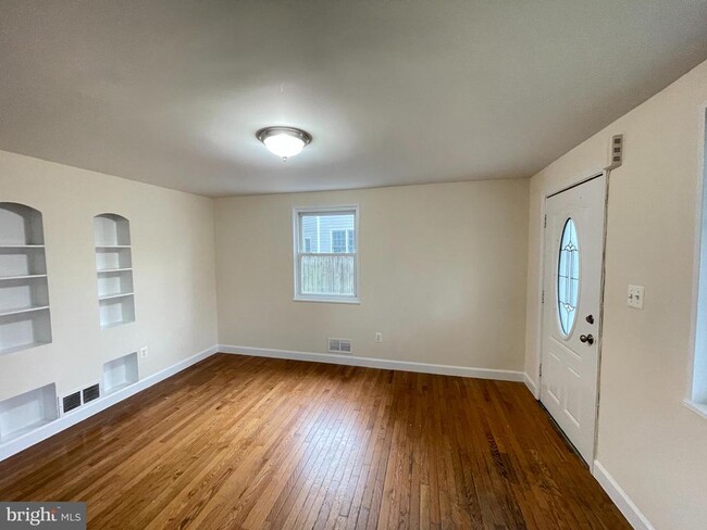 Building Photo - 833 S Harrison St