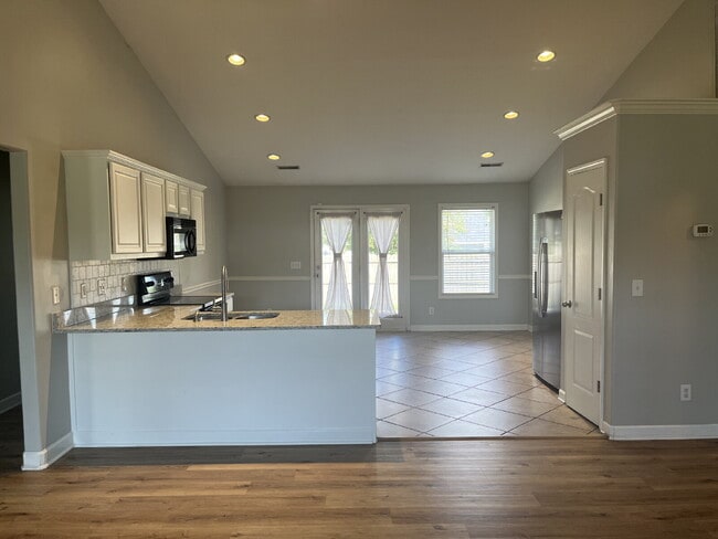 Building Photo - 5004 Pelican Ct