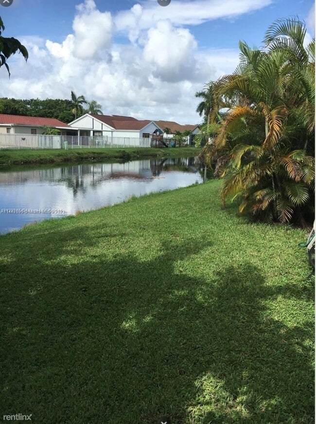Building Photo - 3 br, 2 bath House - 16731 SW 5th Ct # 0
