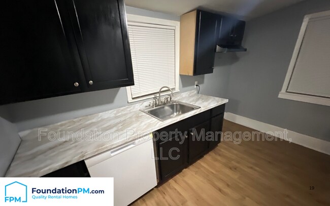 Foto del edificio - 2843 Woodlawn Terrace