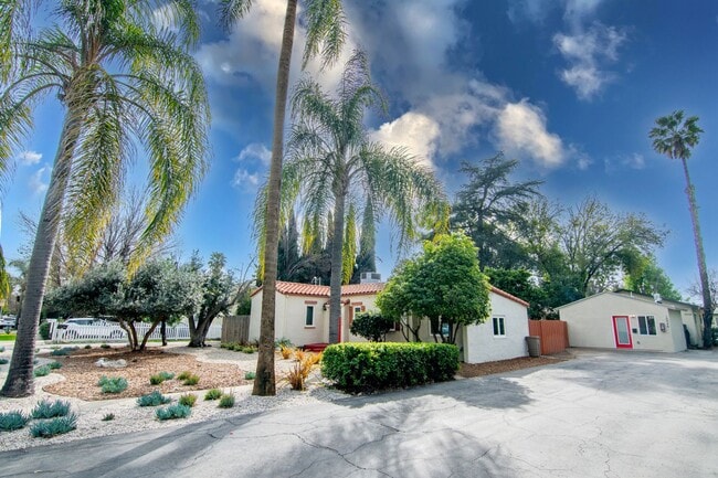 Foto del edificio - 15946 Hart St