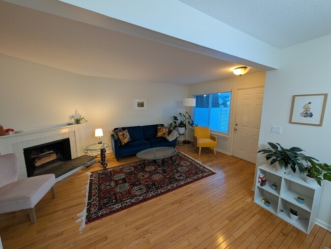 Building Photo - 609 Longfellow Dr