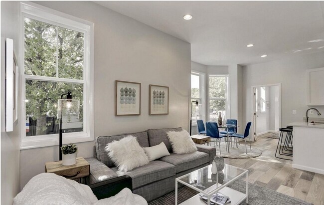 Building Photo - Charming 2 BR/2 BA Apartment in Petworth!