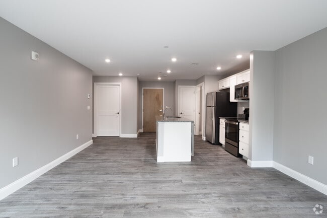 2BR, 1 oficina, 2BA - 1200SF - Sala de estar - Fownes Mill-Large Rooms-Heated Garage-Welcome Home!