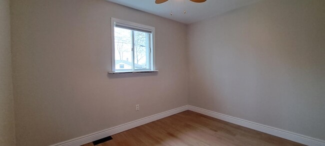 Building Photo - 986 Eastlawn
