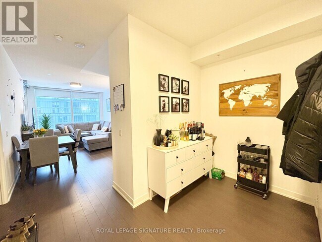 Building Photo - 455 Front St E