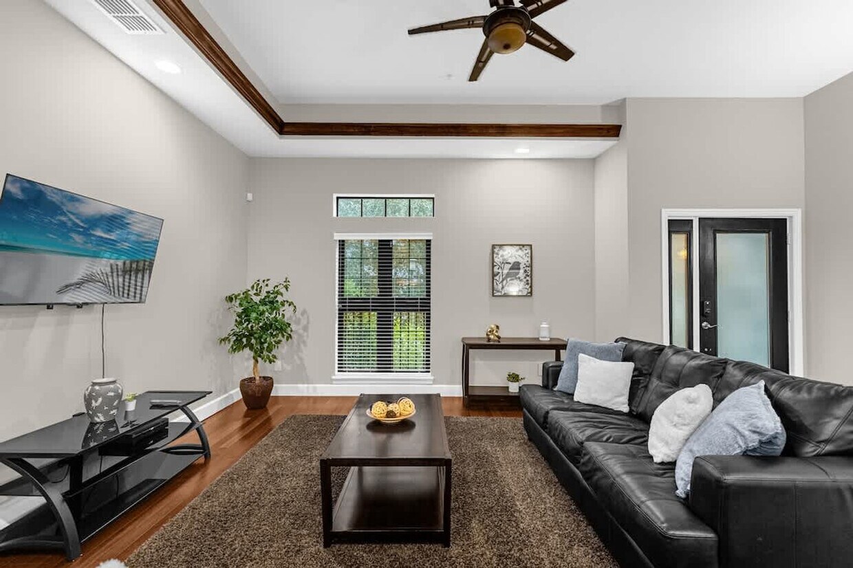 Foto principal - 8543 Kediaman Ave