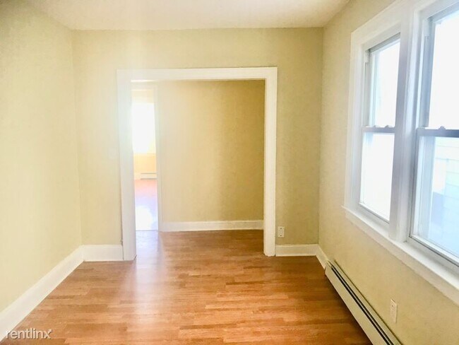 Building Photo - 3 br, 1 bath Townhome - 171 Isabella Ave