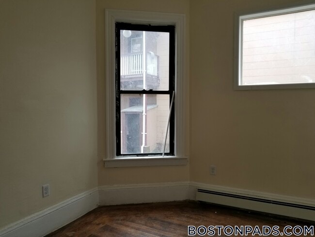 Building Photo - 81 Ruthven St