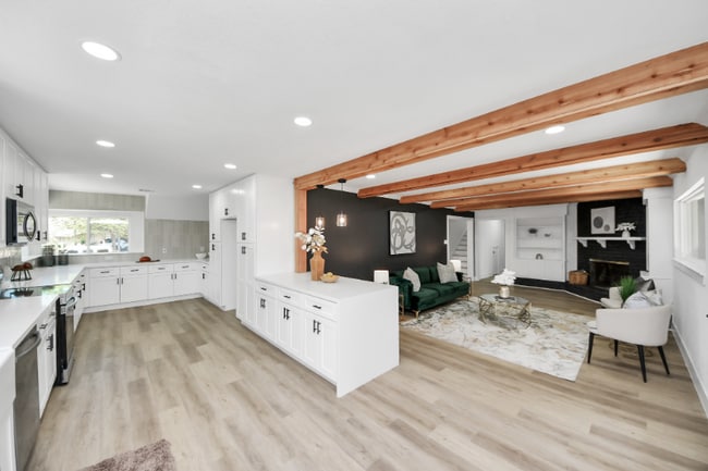 Foto del edificio - 702 Cedar Ln