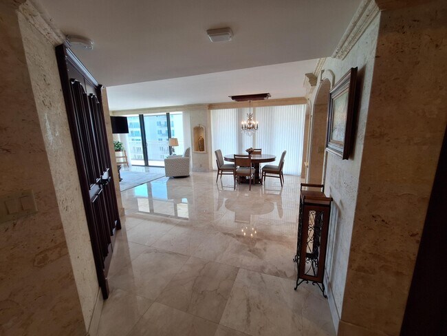 Foto del edificio - 3400 N Ocean Dr