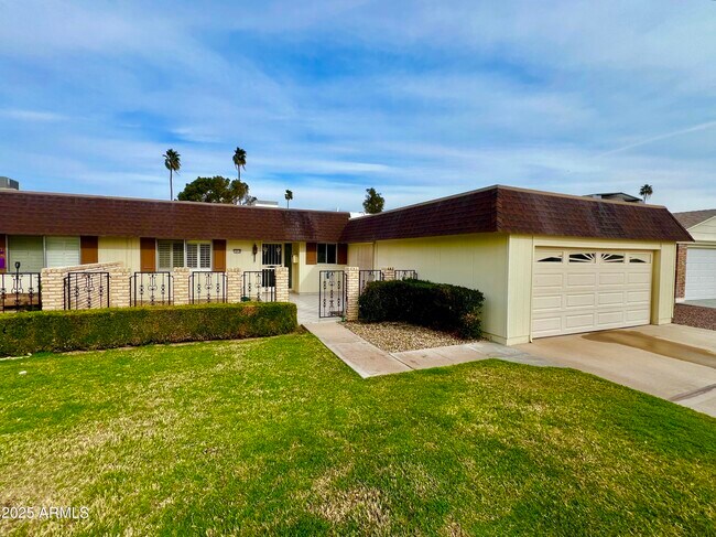 Building Photo - 10416 W Prairie Hills Cir