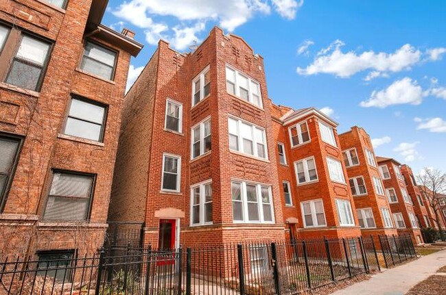 Front 1 - 2044 W Birchwood Ave