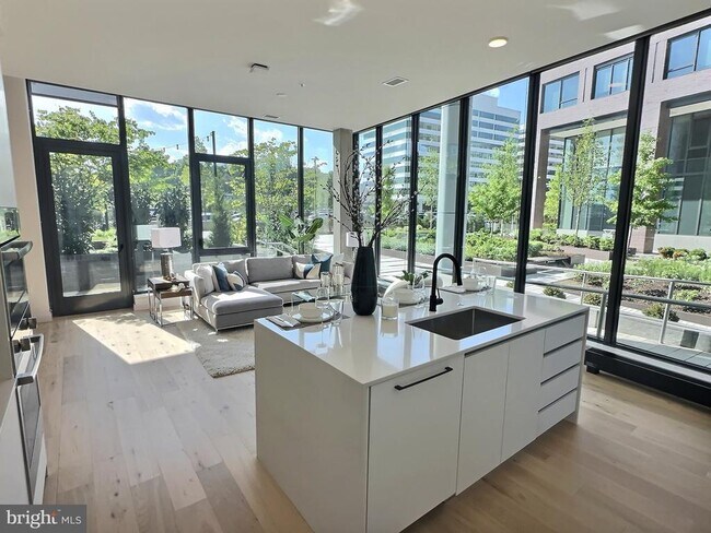 Foto del edificio - 3130 Potomac Ave