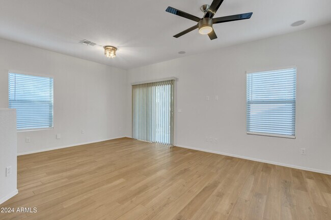 Foto del edificio - 8238 W Purdue Ave