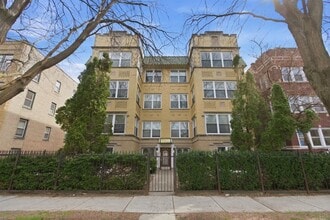Building Photo - 4937 N St Louis Ave
