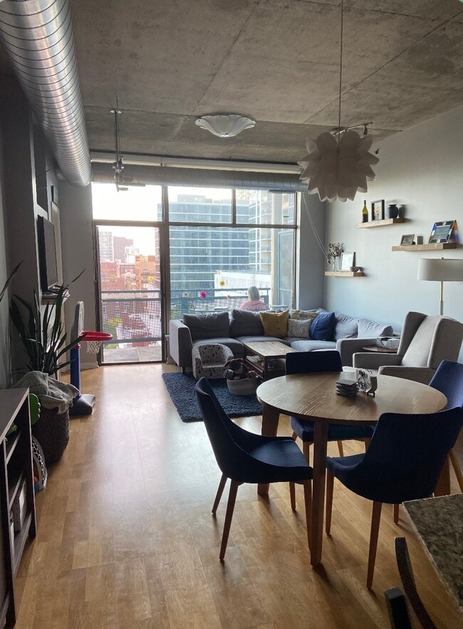 Foto del edificio - 125 E 13th St