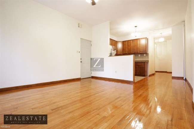 Building Photo - 2 br, 1 bath Apartment - 250 9th St 1
