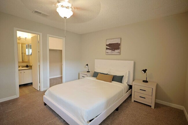 Foto del edificio - 50 Northtown Dr