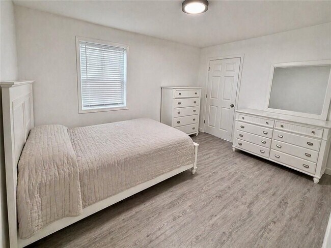 Foto del edificio - 35 Douglas Ave