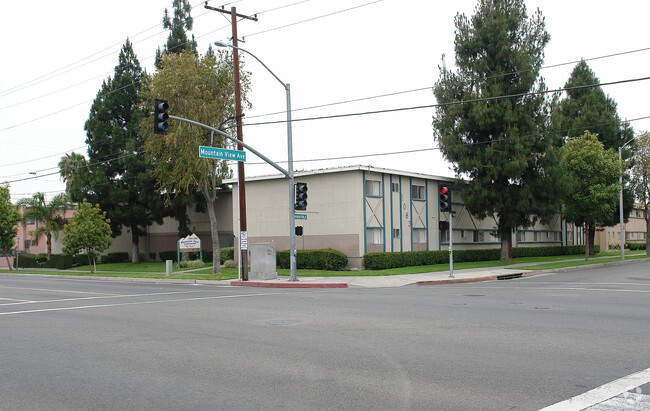 Building Photo - Mountain View Apartments