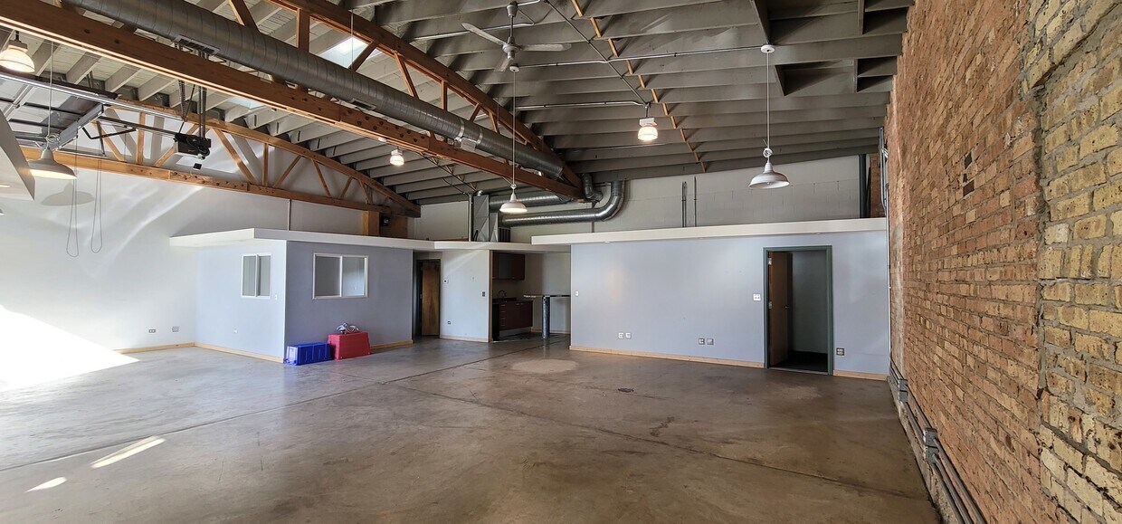 Building Photo - 1711 Darrow Ave