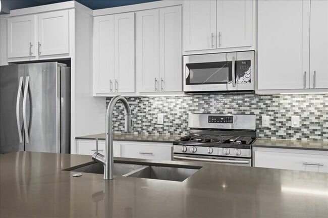 Building Photo - 6902 Bennett Ave