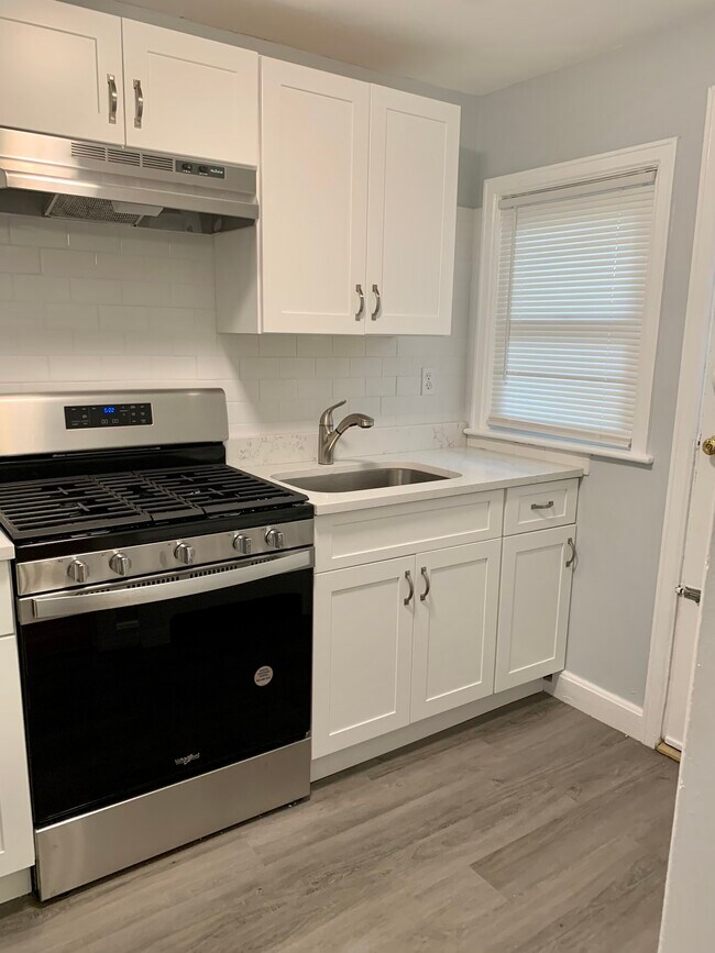 kitchen - 6 Oval Rd