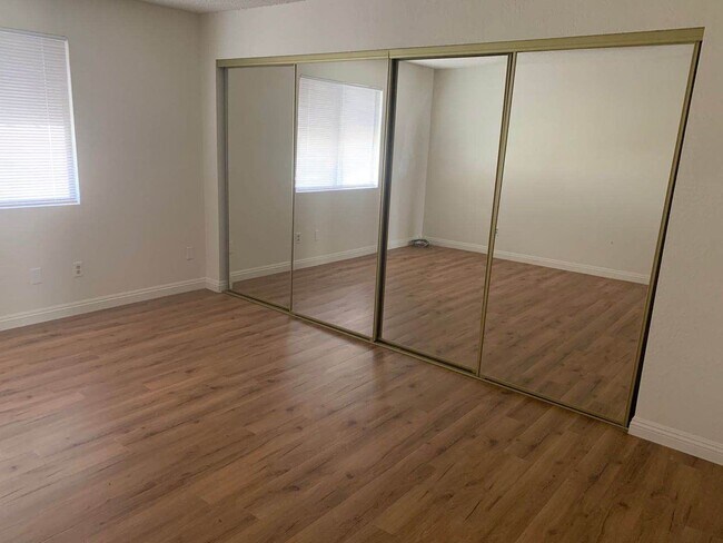 Foto del edificio - 1st floor condo