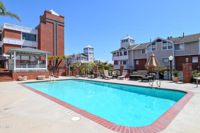 Building Photo - 865 S B St