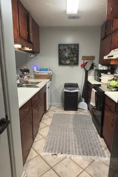 Building Photo - 1989 Gina Dr